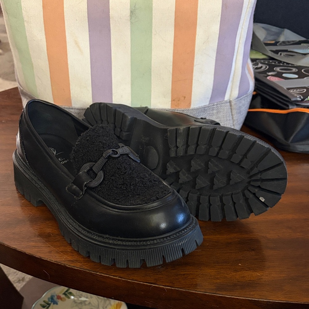 G.C Shoes Women’s 9.5 Vince Black Loafers